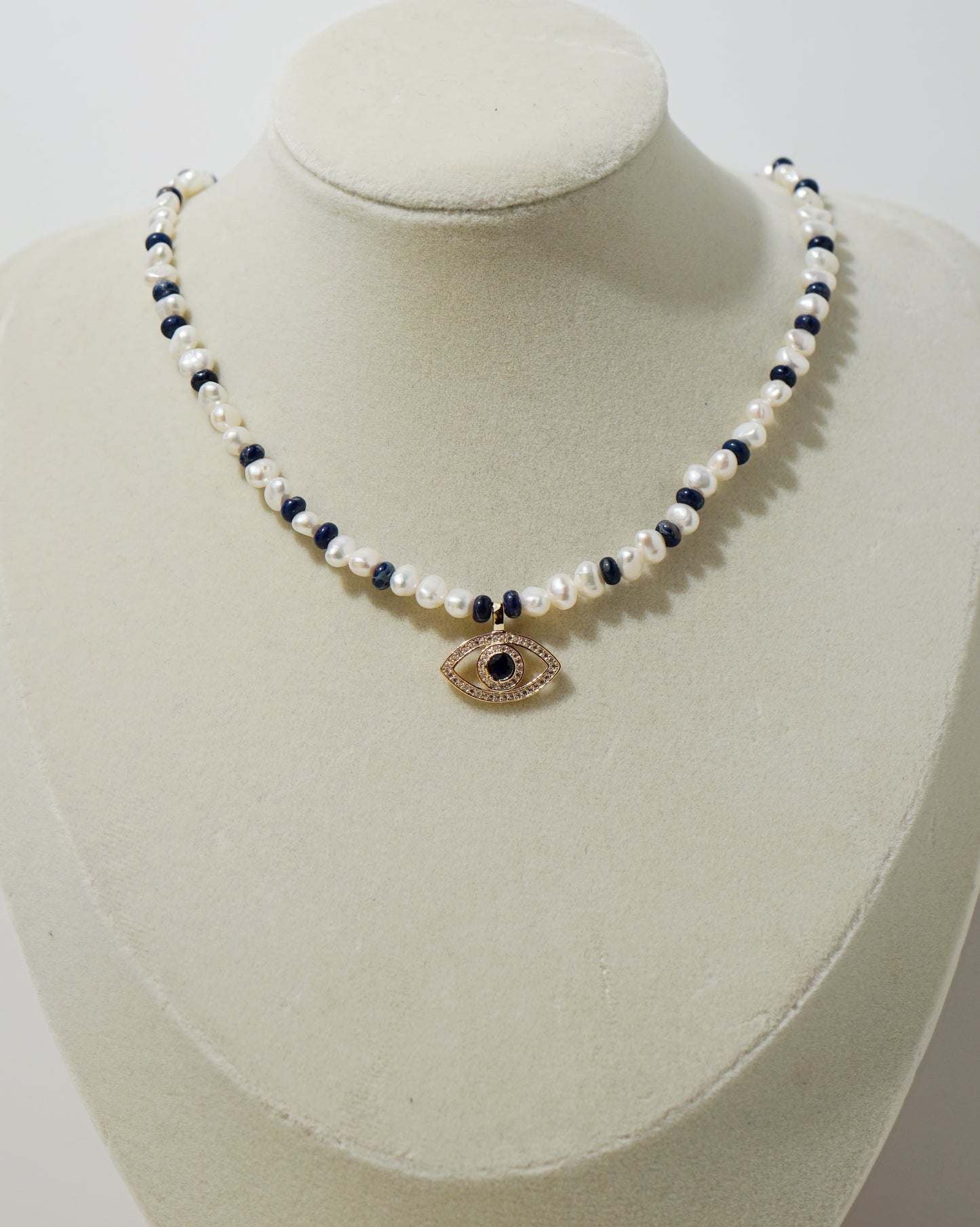 Midnight Eye Pearl Necklace