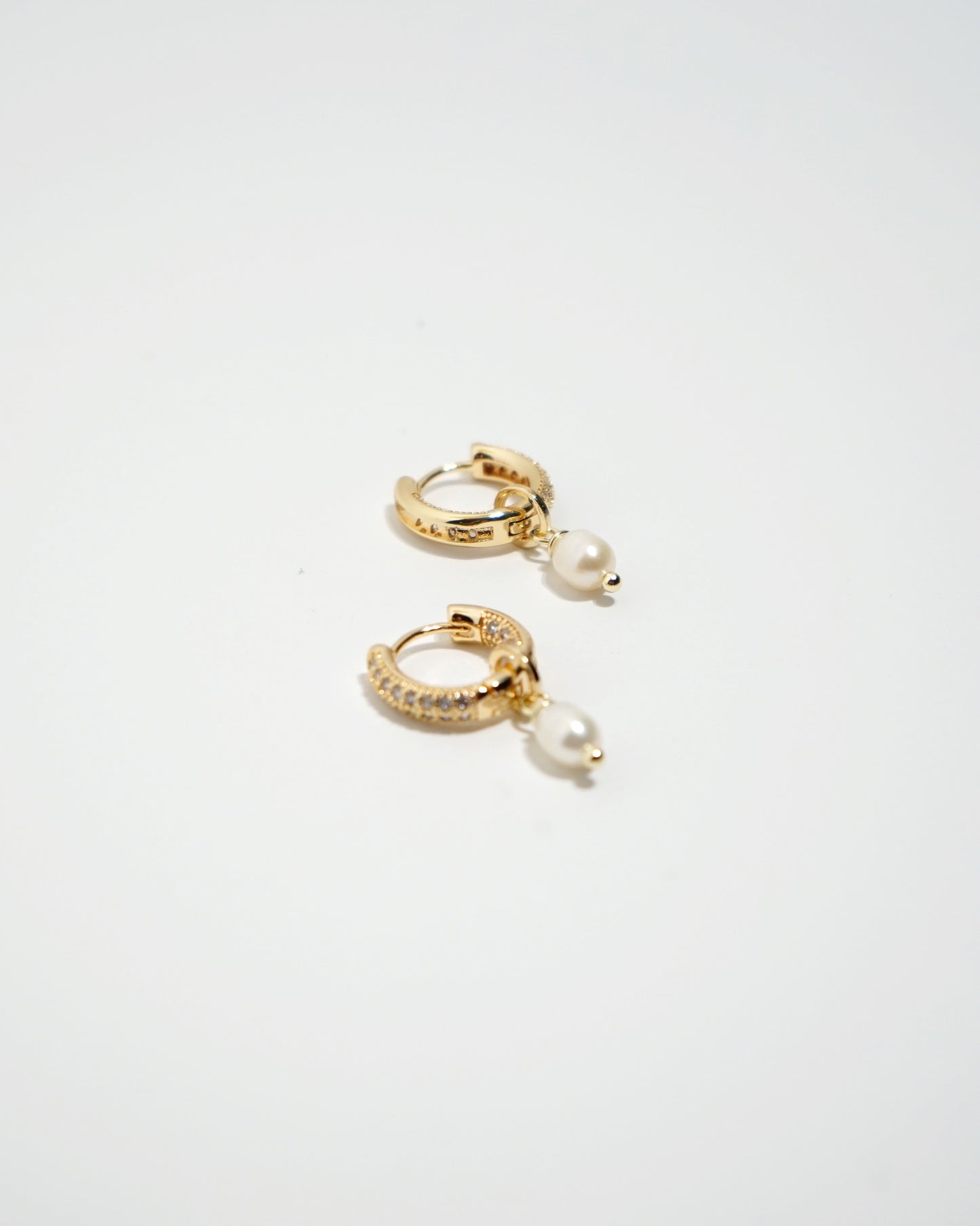 Shinny Small Hoop Earrings with Rice Pearl