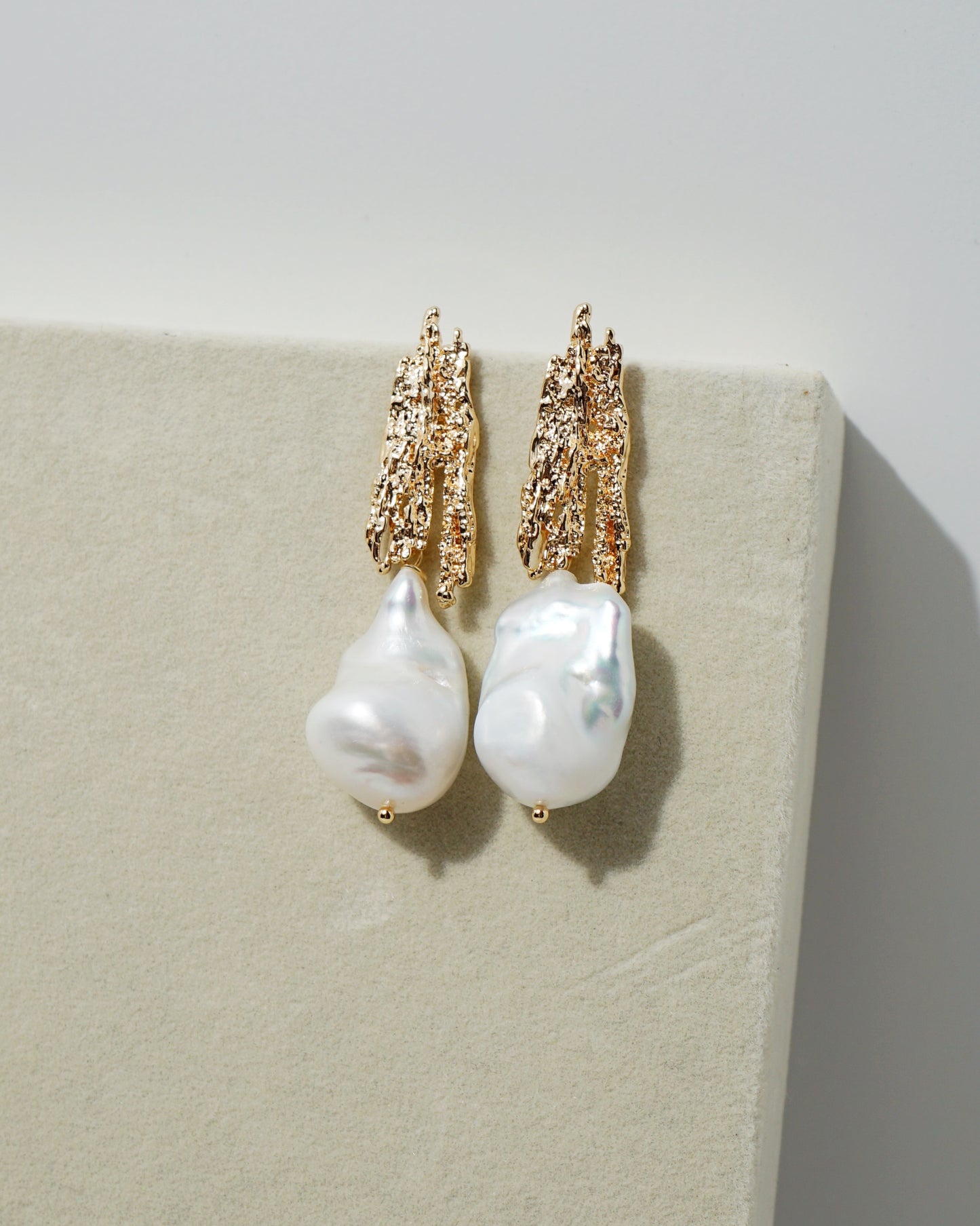 Flamme de Perle Earrings